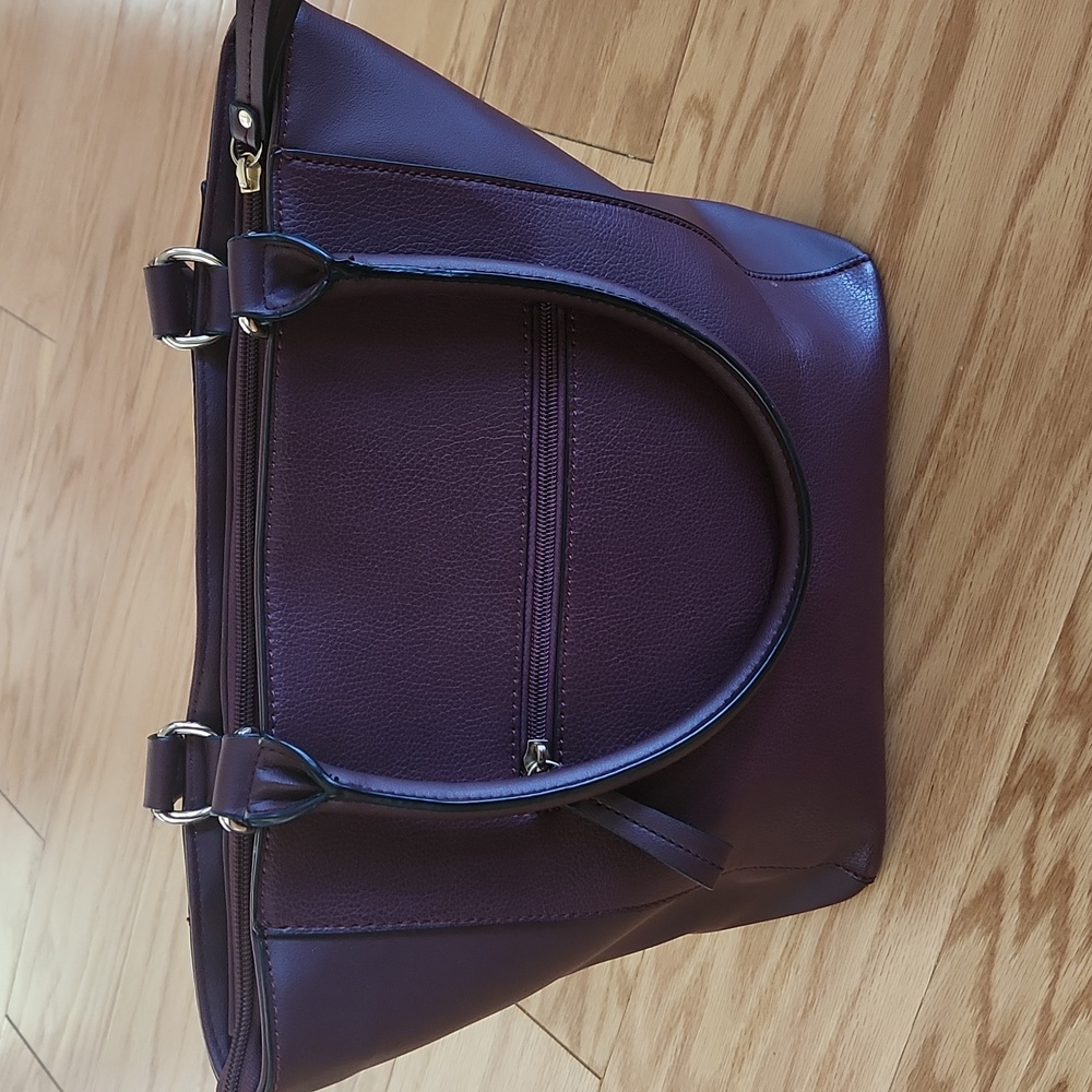 Elegant WineTote with Bow Detail - Picture 3 of 17